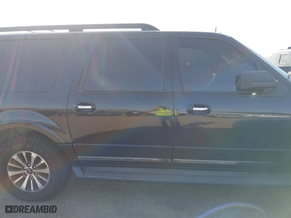 2015 Ford Expedition EL XLT with VIN 1FMJK1HT2FEF13504, listed as a IAAI auction lot 41698804 with 211,196 mi miles. Bid and sale history available at carsss.com. Image 13.