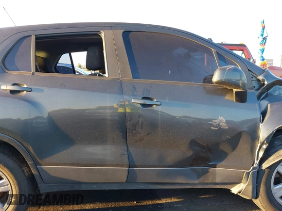 2019 Chevrolet Trax LS with VIN 3GNCJKSB8KL365883, listed as a IAAI auction lot 42010924 with Not Provided miles. Bid and sale history available at carsss.com. Image 12.