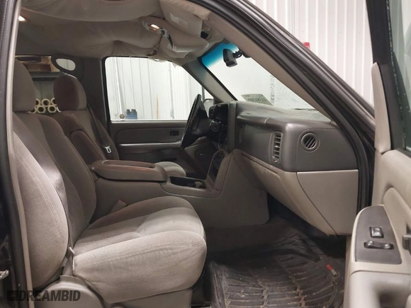 2005 Chevrolet Avalanche LS with VIN 3GNEC12Z45G296522, listed as a IAAI auction lot 41380309 with 245,380 mi miles. Bid and sale history available at carsss.com. Image 5.