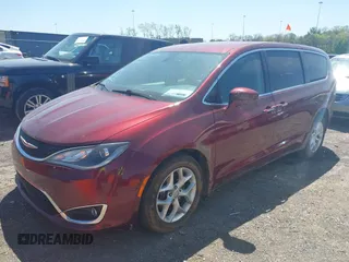 2020 Chrysler Pacifica Touring with VIN 2C4RC1FG5LR104163, listed as a IAAI auction lot 42018070 with 188,386 mi miles and . Bid and sale history available at DreamBid. Image 17.
