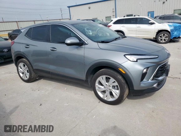 2024 Buick Encore GX Preferred z VIN KL4AMBSLXRB205414, wystawiony jako Copart lot #51475825 z przebiegiem 11 163 mil mil oraz Szkoda całkowita • Salvage title. Historia ofert i sprzedaży dostępna na DreamBid. Obrazek 4.