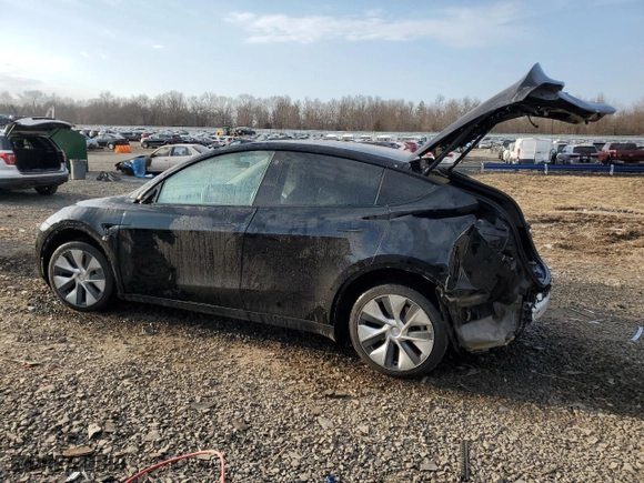 2022 Tesla Model Y Long Range with VIN 7SAYGAEE5NF376911, listed as a Copart auction lot 47370235 with 46,876 mi miles and Salvage Title. Bid and sale history available at carsss.com. Image 2.