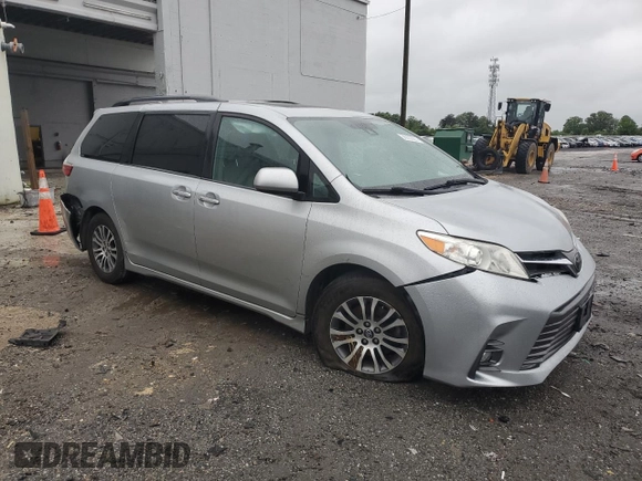 2019 Toyota Sienna XLE Auto Access Seat z VIN 5TDYZ3DC1KS969465, wystawiony jako Copart lot #56800805 z przebiegiem 151 485 mil mil oraz Szkoda całkowita • Salvage title. Historia ofert i sprzedaży dostępna na DreamBid. Obrazek 4.