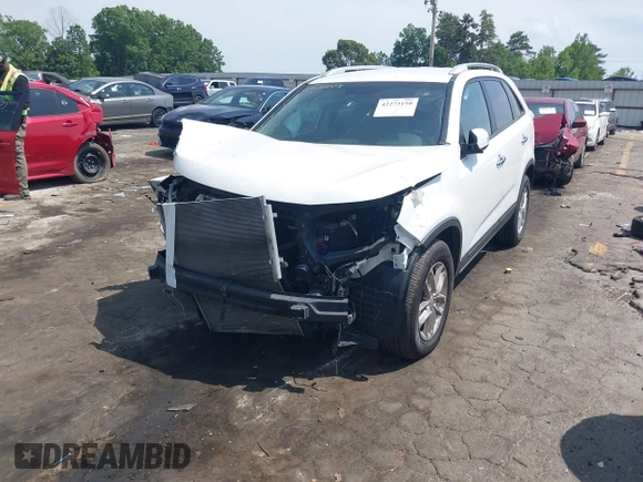 2014 Kia Sorento LX z VIN 5XYKT3A67EG517690, wystawiony jako IAAI lot #42273150 z przebiegiem 152 070 mil mil oraz . Historia ofert i sprzedaży dostępna na DreamBid. Obrazek 2.