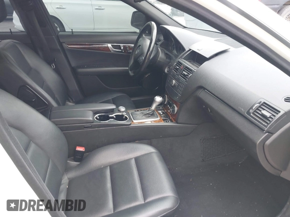 2009 Mercedes-Benz C 300 Sport z VIN WDDGF54X89R069096, wystawiony jako IAAI lot #42141126 z przebiegiem 183 440 mil mil oraz . Historia ofert i sprzedaży dostępna na DreamBid. Obrazek 5.
