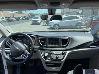 2019 Chrysler Pacifica Touring with VIN 2C4RC1DG7KR556147, listed as a IAAI auction lot 42599780 with 79,092 mi miles and . Bid and sale history available at DreamBid. Image 1.