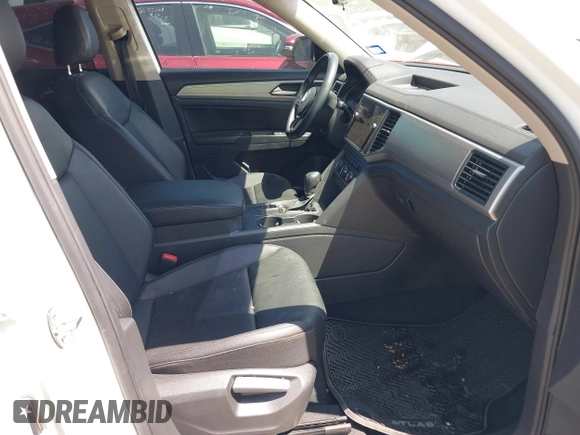 2018 Volkswagen Atlas SE with VIN 1V2CP2CA6JC595282, listed as a IAAI auction lot 42227930 with 95,799 mi miles and . Bid and sale history available at DreamBid. Image 5.
