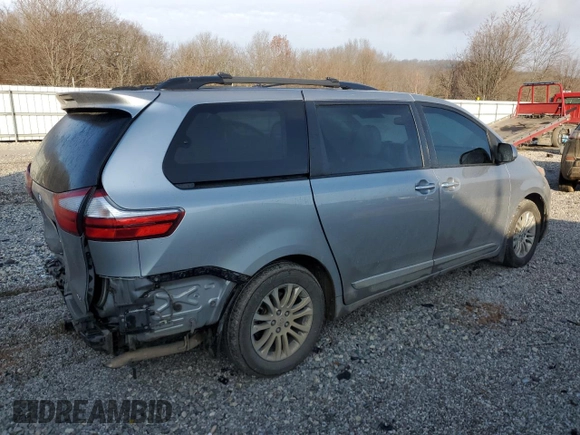 2017 Toyota Sienna XLE Auto Access Seat with VIN 5TDYZ3DC9HS820214, listed as a Copart auction lot 43328565 with 166,796 mi miles and Salvage title. Bid and sale history available at DreamBid. Image 3.