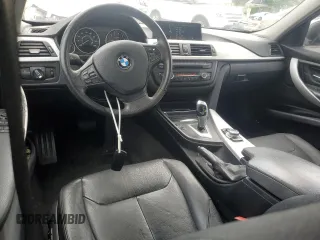 2013 BMW 3 Series 328i z VIN WBA3C1C54DF441678, wystawiony jako Copart lot #56226705 z przebiegiem 96 829 mil mil oraz Szkody całkowita. Historia ofert i sprzedaży dostępna na DreamBid. Obrazek 8.