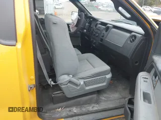 2013 Ford F-150 XL z VIN 1FTPF1CF1DKF06904, wystawiony jako IAAI lot #40567012 z przebiegiem Nie podano mil oraz . Historia ofert i sprzedaży dostępna na DreamBid. Obrazek 5.
