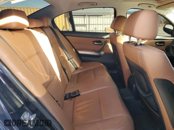 2009 BMW 3 Series 328i z VIN WBAPH77559NM47762, wystawiony jako Copart lot #85077774 z przebiegiem 215 502 mil mil oraz Szkoda całkowita • Salvage title. Historia ofert i sprzedaży dostępna na DreamBid. Obrazek 10.