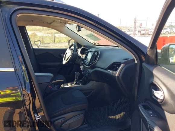 2016 Jeep Cherokee Latitude with VIN 1C4PJMCB2GW301117, listed as a IAAI auction lot 40647017 with 56,348 mi miles and . Bid and sale history available at DreamBid. Image 5.