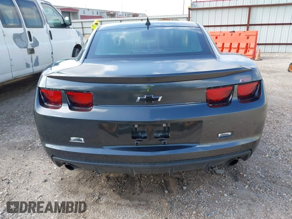 2010 Chevrolet Camaro 1LT z VIN 2G1FB1EV0A9196374, wystawiony jako IAAI lot #42515146 z przebiegiem 231 636 mil mil oraz . Historia ofert i sprzedaży dostępna na DreamBid. Obrazek 16.