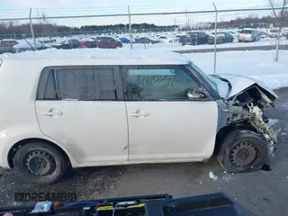 2009 Scion xB with VIN JTLKE50E491066453, listed as a IAAI auction lot 41280616 with 121,822 mi miles. Bid and sale history available at carsss.com. Image 14.