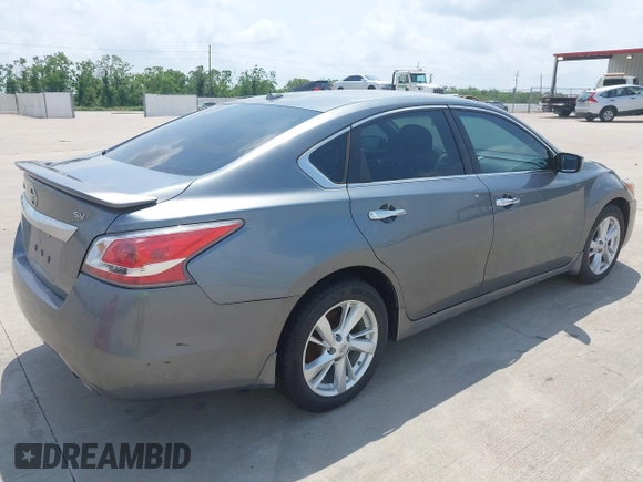 2015 Nissan Altima 2.5 S with VIN 1N4AL3AP2FC195640, listed as a IAAI auction lot 42126891 with 220,177 mi miles. Bid and sale history available at carsss.com. Image 4.