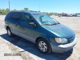 1998 Toyota Sienna LE with VIN 4T3ZF13C0WU038446, listed as a IAAI auction lot 42038331 with 228,832 mi miles. Bid and sale history available at carsss.com. Image 1.