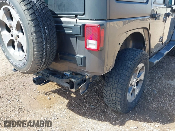 2017 Jeep Wrangler Unlimited Sahara with VIN 1C4BJWEG7HL641347, listed as a IAAI auction lot 41833356 with 84,735 mi miles. Bid and sale history available at carsss.com. Image 6.