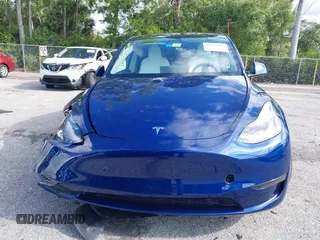 2025 Tesla Model Y Long Range z VIN 7SAYGDED0SF256650, wystawiony jako IAAI lot #41993206 z przebiegiem Nie podano mil oraz . Historia ofert i sprzedaży dostępna na DreamBid. Obrazek 12.
