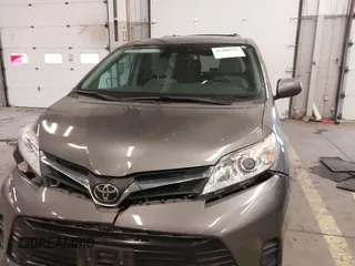2018 Toyota Sienna LE Auto Access Seat with VIN 5TDKZ3DC4JS903738, listed as a IAAI auction lot 41688581 with 42,511 mi miles. Bid and sale history available at carsss.com. Image 12.