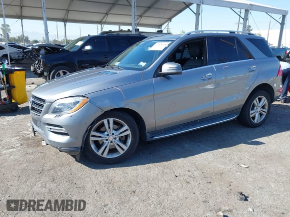 2013 Mercedes-Benz M ML 350 with VIN 4JGDA5HB9DA235137, listed as a IAAI auction lot 42018748 with 140,837 mi miles. Bid and sale history available at carsss.com. Image 17.