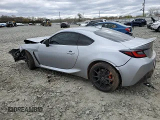 2025 Toyota 86 Premium z VIN JF1ZNBE19S8753963, wystawiony jako Copart lot #53180045 z przebiegiem 1528 mil mil oraz Szkody całkowita. Historia ofert i sprzedaży dostępna na DreamBid. Obrazek 2.