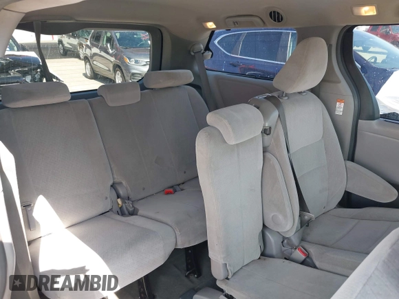 2015 Toyota Sienna LE AAS z VIN 5TDKK3DC0FS613377, wystawiony jako IAAI lot #42214127 z przebiegiem 135 836 mil mil oraz . Historia ofert i sprzedaży dostępna na DreamBid. Obrazek 8.