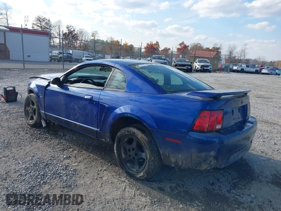 2002 Ford Mustang Standard z VIN 1FAFP40422F210590, wystawiony jako IAAI lot #40721980 z przebiegiem 151 316 mil mil oraz . Historia ofert i sprzedaży dostępna na DreamBid. Obrazek 3.
