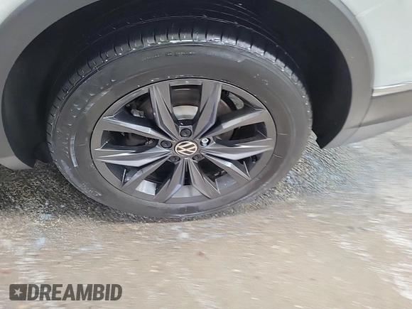 2024 Volkswagen Tiguan SE с VIN 3VV3B7AX0RM096462, выставлен на аукционе IAAI как лот 42844462 с пробегом 33 442 миль миль и . История ставок и продаж доступна на DreamBid. Изображение 24.