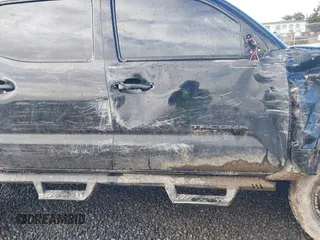 2020 Toyota Tacoma SR5 z VIN 5TFCZ5AN9LX216032, wystawiony jako IAAI lot #41448197 z przebiegiem 128 581 mil mil oraz . Historia ofert i sprzedaży dostępna na DreamBid. Obrazek 18.