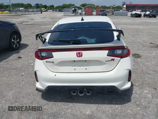 2025 Honda Civic Type R z VIN JHMFL5G46SX002433, wystawiony jako IAAI lot #42097750 z przebiegiem 3 270 mil mil oraz . Historia ofert i sprzedaży dostępna na DreamBid. Obrazek 17.