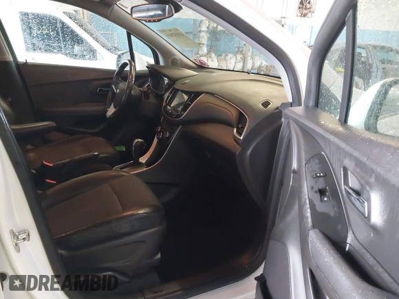 2018 Chevrolet Trax LT with VIN KL7CJPSB7JB714941, listed as a IAAI auction lot 41852865 with 112,606 mi miles. Bid and sale history available at carsss.com. Image 5.