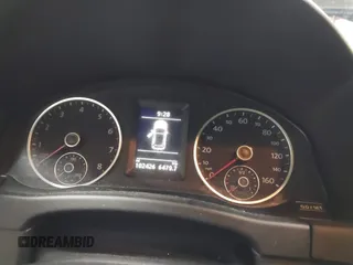 2013 Volkswagen Tiguan SE z VIN WVGBV7AX3DW508802, wystawiony jako IAAI lot #41471406 z przebiegiem 102 426 mil mil oraz . Historia ofert i sprzedaży dostępna na DreamBid. Obrazek 7.