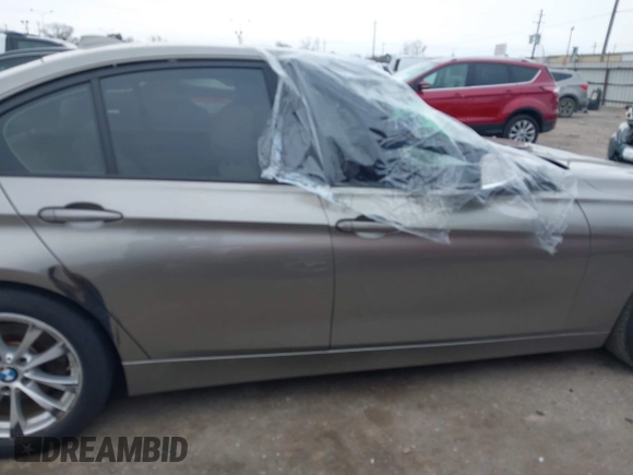 2018 BMW 3 Series 320i with VIN WBA8E1G51JNU92342, listed as a IAAI auction lot 41641934 with 27,477 mi miles. Bid and sale history available at carsss.com. Image 13.
