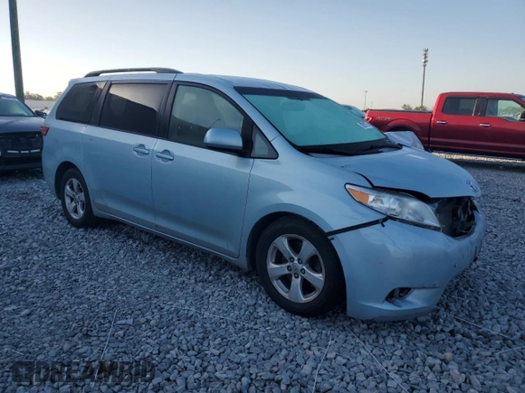 2015 Toyota Sienna LE AAS with VIN 5TDKK3DCXFS618196, listed as a Copart auction lot 52952755 with 157,513 mi miles and Clean Title. Bid and sale history available at carsss.com. Image 4.