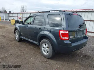 2008 Ford Escape XLT with VIN 1FMCU93Z88KC16688, listed as a IAAI auction lot 41910735 with 207,577 mi miles. Bid and sale history available at carsss.com. Image 3.