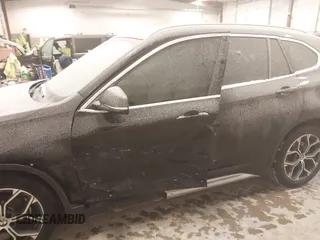 2022 BMW X1 xDrive28i с VIN WBXJG9C08N5U68877, выставлен на аукционе IAAI как лот 41363443 с пробегом 39 104 миль миль и . История ставок и продаж доступна на DreamBid. Изображение 6.