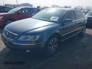 2006 Volkswagen Phaeton z VIN WVWAF03D168000214, wystawiony jako IAAI lot #41935384 z przebiegiem 80 641 mil mil oraz . Historia ofert i sprzedaży dostępna na DreamBid. Obrazek 17.