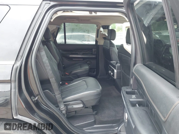 2019 Ford Expedition Platinum with VIN 1FMJU1MT8KEA02325, listed as a IAAI auction lot 41861772 with 77,124 mi miles. Bid and sale history available at carsss.com. Image 8.