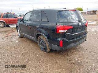 2014 Kia Sorento LX with VIN 5XYKT3A67EG539205, listed as a IAAI auction lot 41877741 with 177,446 mi miles. Bid and sale history available at carsss.com. Image 3.