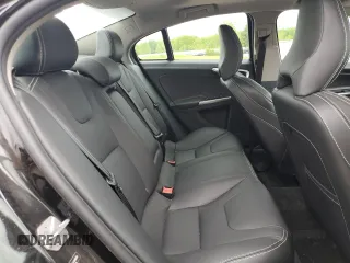 2018 Volvo S60 Dynamic z VIN YV126MFL8J2456490, wystawiony jako Copart lot #56557475 z przebiegiem 70 224 mil mil oraz Szkoda całkowita • Salvage title. Historia ofert i sprzedaży dostępna na DreamBid. Obrazek 10.