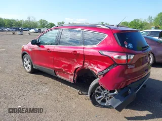 2018 Ford Escape SE z VIN 1FMCU9GD8JUB33366, wystawiony jako IAAI lot #42264706 z przebiegiem 48 478 mil mil oraz . Historia ofert i sprzedaży dostępna na DreamBid. Obrazek 3.