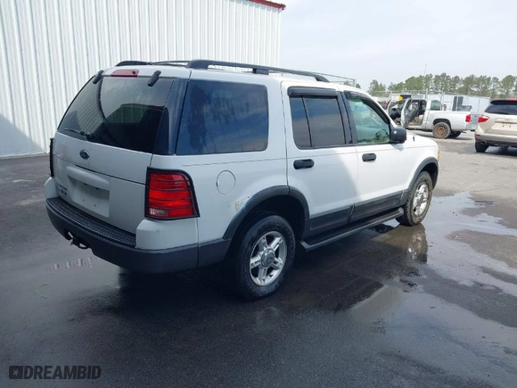2003 Ford Explorer XLT with VIN 1FMZU73K03UC77886, listed as a IAAI auction lot 41767547 with 288,001 mi miles. Bid and sale history available at carsss.com. Image 4.