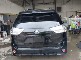 2011 Toyota Sienna SE with VIN 5TDXK3DCXBS067929, listed as a IAAI auction lot 41552044 with 203,697 mi miles. Bid and sale history available at carsss.com. Image 17.