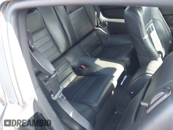 2011 Ford Mustang V6 z VIN 1ZVBP8AM4B5156596, wystawiony jako IAAI lot #42769337 z przebiegiem 77 140 mil mil oraz . Historia ofert i sprzedaży dostępna na DreamBid. Obrazek 8.