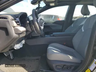 2025 Toyota Camry LE z VIN 4T1DAACK8SU101697, wystawiony jako Copart lot #47858965 z przebiegiem 8 897 mil mil oraz Szkoda całkowita • Salvage title. Historia ofert i sprzedaży dostępna na DreamBid. Obrazek 7.
