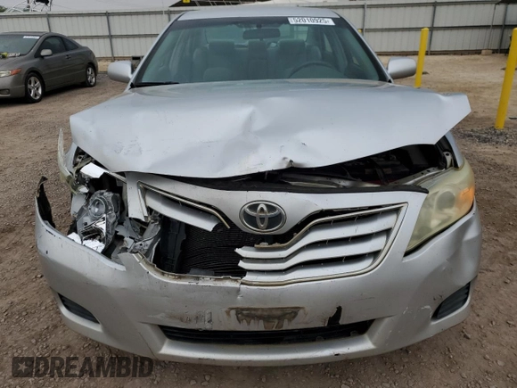 2010 Toyota Camry z VIN 4T1BF3EK0AU091358, wystawiony jako Copart lot #52010925 z przebiegiem 211 929 mil mil oraz Szkoda całkowita • Salvage title. Historia ofert i sprzedaży dostępna na DreamBid. Obrazek 5.