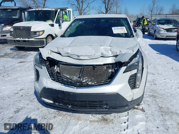2019 Cadillac XT4 FWD Luxury z VIN 1GYAZAR4XKF170642, wystawiony jako IAAI lot #41585684 z przebiegiem 74 512 mil mil oraz . Historia ofert i sprzedaży dostępna na DreamBid. Obrazek 6.