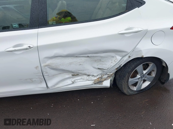 2013 Hyundai Elantra Limited z VIN 5NPDH4AEXDH423558, wystawiony jako IAAI lot #41764640 z przebiegiem 121 331 mil mil oraz . Historia ofert i sprzedaży dostępna na DreamBid. Obrazek 6.