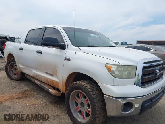 2013 Toyota Tundra z VIN 5TFDW5F13DX275744, wystawiony jako IAAI lot #41689927 z przebiegiem 259 732 mil mil oraz . Historia ofert i sprzedaży dostępna na DreamBid. Obrazek 1.