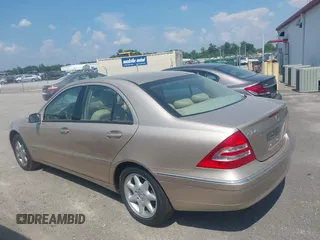 2002 Mercedes-Benz C 230/260/280/320 z VIN WDBRF61J32E005536, wystawiony jako IAAI lot #42527472 z przebiegiem 9 601 mil mil oraz . Historia ofert i sprzedaży dostępna na DreamBid. Obrazek 14.